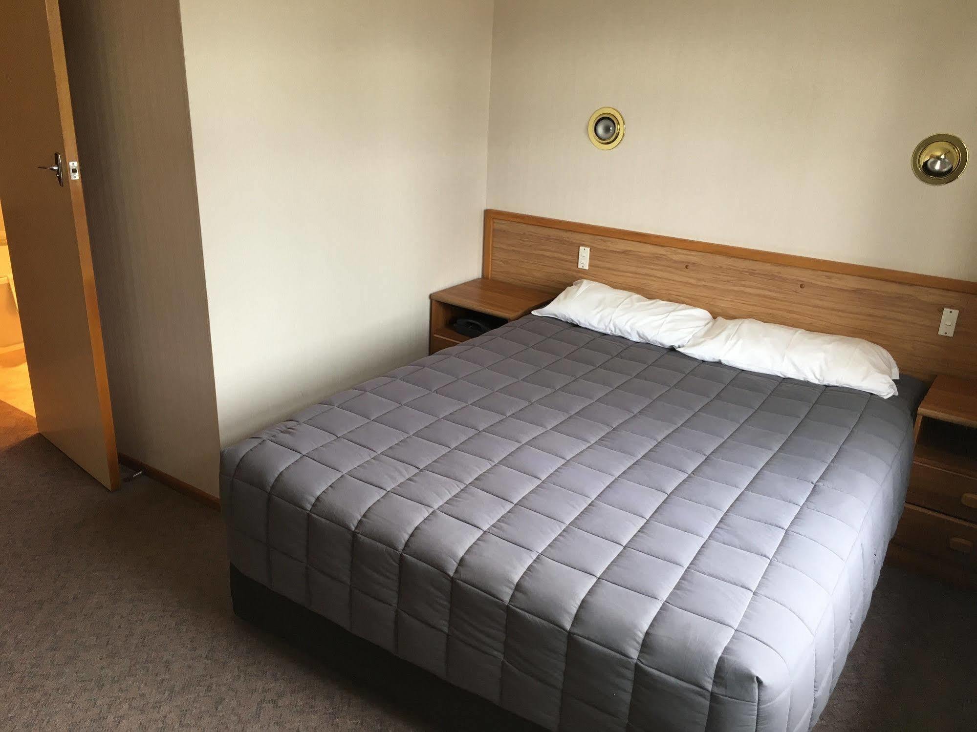 Te Anau Downs Fiordland National Park Lodge מראה חיצוני תמונה